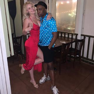 Virginia Gardner feet photo thumbnail