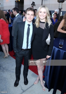 Virginia Gardner feet photo thumbnail