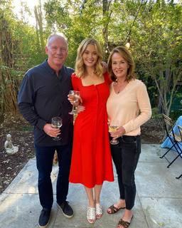 Virginia Gardner feet photo thumbnail
