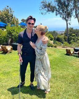 Virginia Gardner feet photo thumbnail