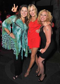 Virginia Madsen feet photo thumbnail