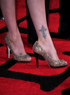 Virginia Madsen feet photo thumbnail