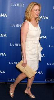 Virginia Madsen feet photo thumbnail