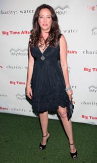 Virginia Madsen feet photo thumbnail