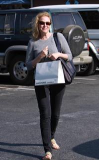 Virginia Madsen feet photo thumbnail