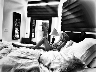 Virginia Madsen feet photo thumbnail