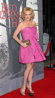 Virginia Madsen feet photo thumbnail