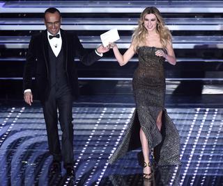 Virginia Raffaele feet photo thumbnail