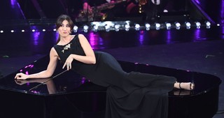 Virginia Raffaele feet photo thumbnail