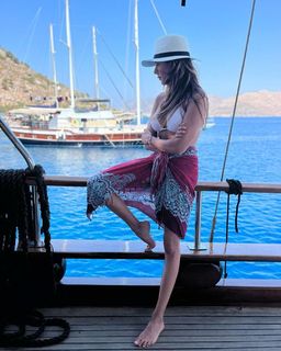 Virginia Raffaele feet photo thumbnail