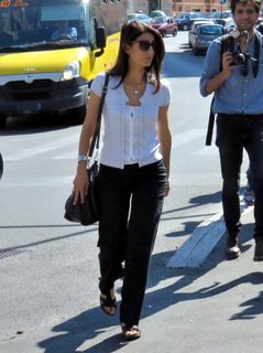 Virginia Raggi feet photo thumbnail