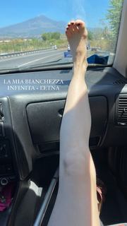 Virginia Tomarchio feet photo 17