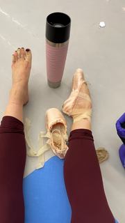 Virginia Tomarchio feet photo 4