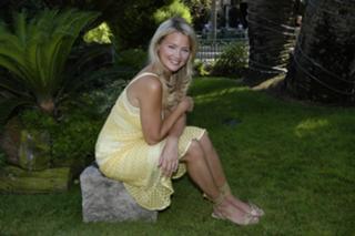 Virginie Efira feet photo thumbnail