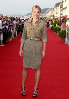 Virginie Efira feet photo thumbnail