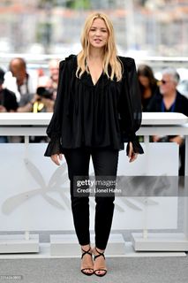Virginie Efira feet photo 19
