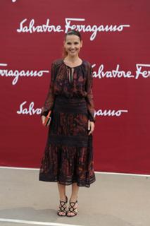 Virginie Ledoyen feet photo thumbnail