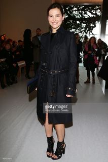 Virginie Ledoyen feet photo thumbnail