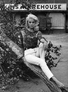 Virna Lisi feet photo 3
