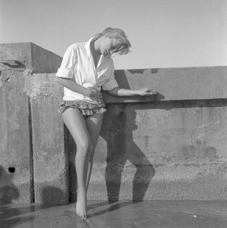 Virna Lisi feet photo 2