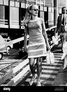 Virna Lisi feet photo 4