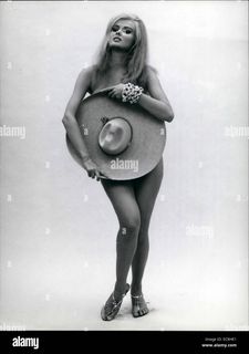 Virna Lisi feet photo 3
