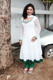 Vishnupriya feet photo 1