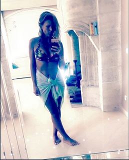 Vitaa feet photo 6