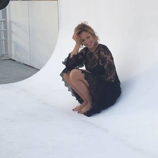 Vitaa feet photo 4