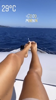 Vitaa feet photo 12