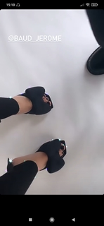 Vitaa feet photo 1