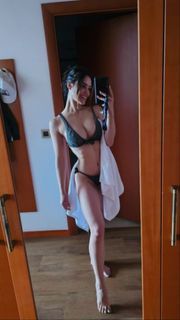 Vittoria Castagnotto feet photo 12