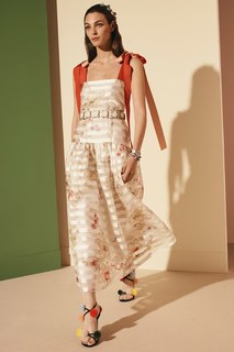 Vittoria Ceretti feet photo thumbnail