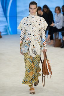 Vittoria Ceretti feet photo thumbnail