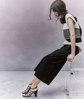 Vittoria Ceretti feet photo thumbnail