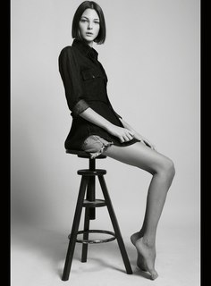 Vittoria Ceretti feet photo thumbnail