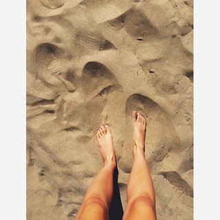 Vittoria Ceretti feet photo thumbnail