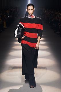 Vittoria Ceretti feet photo thumbnail