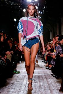 Vittoria Ceretti feet photo thumbnail