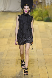 Vittoria Ceretti feet photo thumbnail