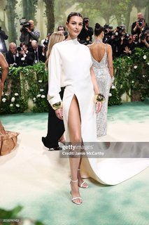 Vittoria Ceretti feet photo thumbnail