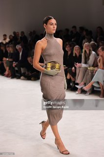 Vittoria Ceretti feet photo thumbnail