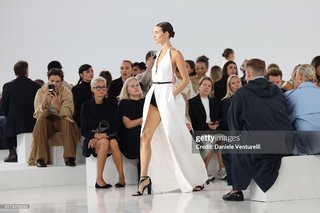 Vittoria Ceretti feet photo thumbnail