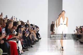 Vittoria Ceretti feet photo thumbnail