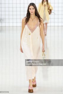 Vittoria Ceretti feet photo thumbnail