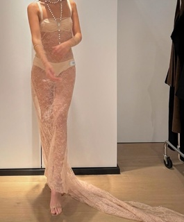 Vittoria Ceretti feet photo thumbnail