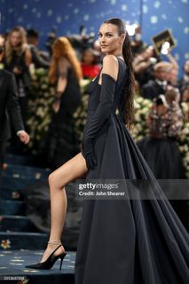 Vittoria Ceretti feet photo thumbnail