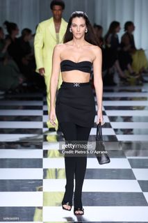 Vittoria Ceretti feet photo thumbnail