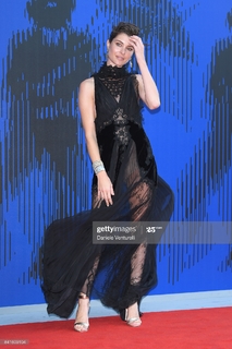Vittoria Puccini feet photo 14