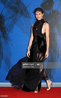 Vittoria Puccini feet photo 13